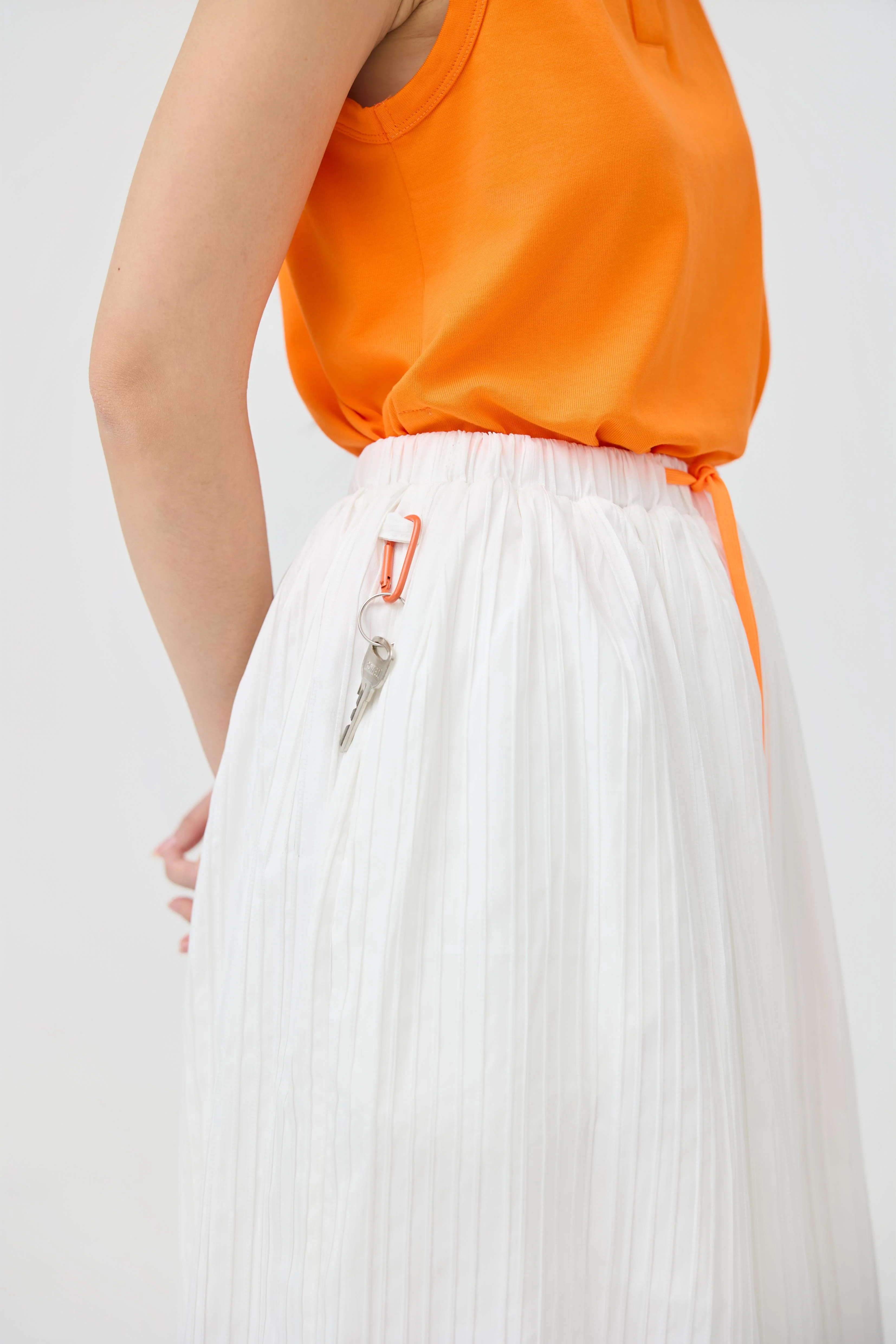 3EIGHTH | Futae Skirt In White Seersucker - Image 3