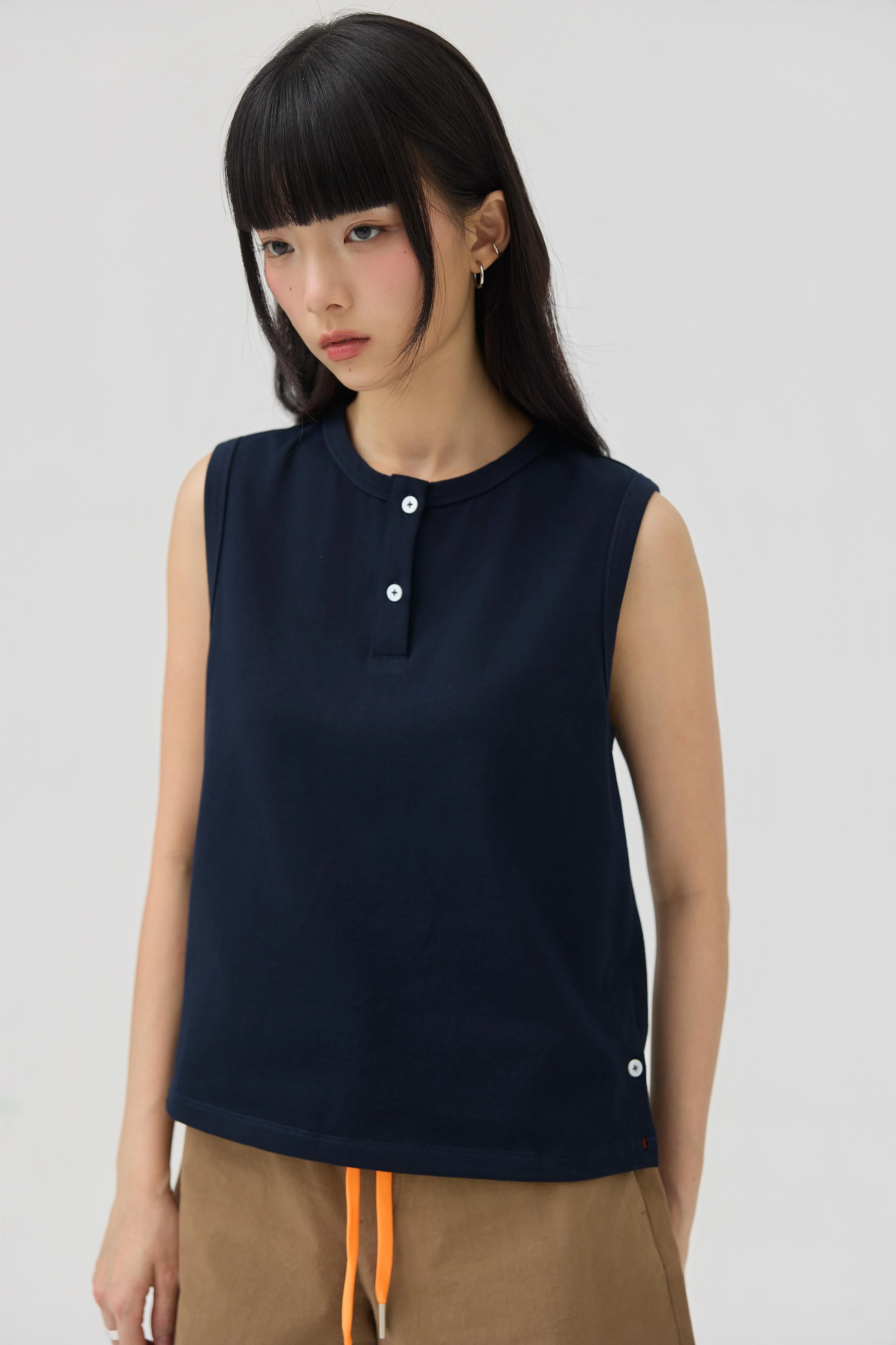 3EIGHTH | Musubi Henley Tank In Navy - Image 3