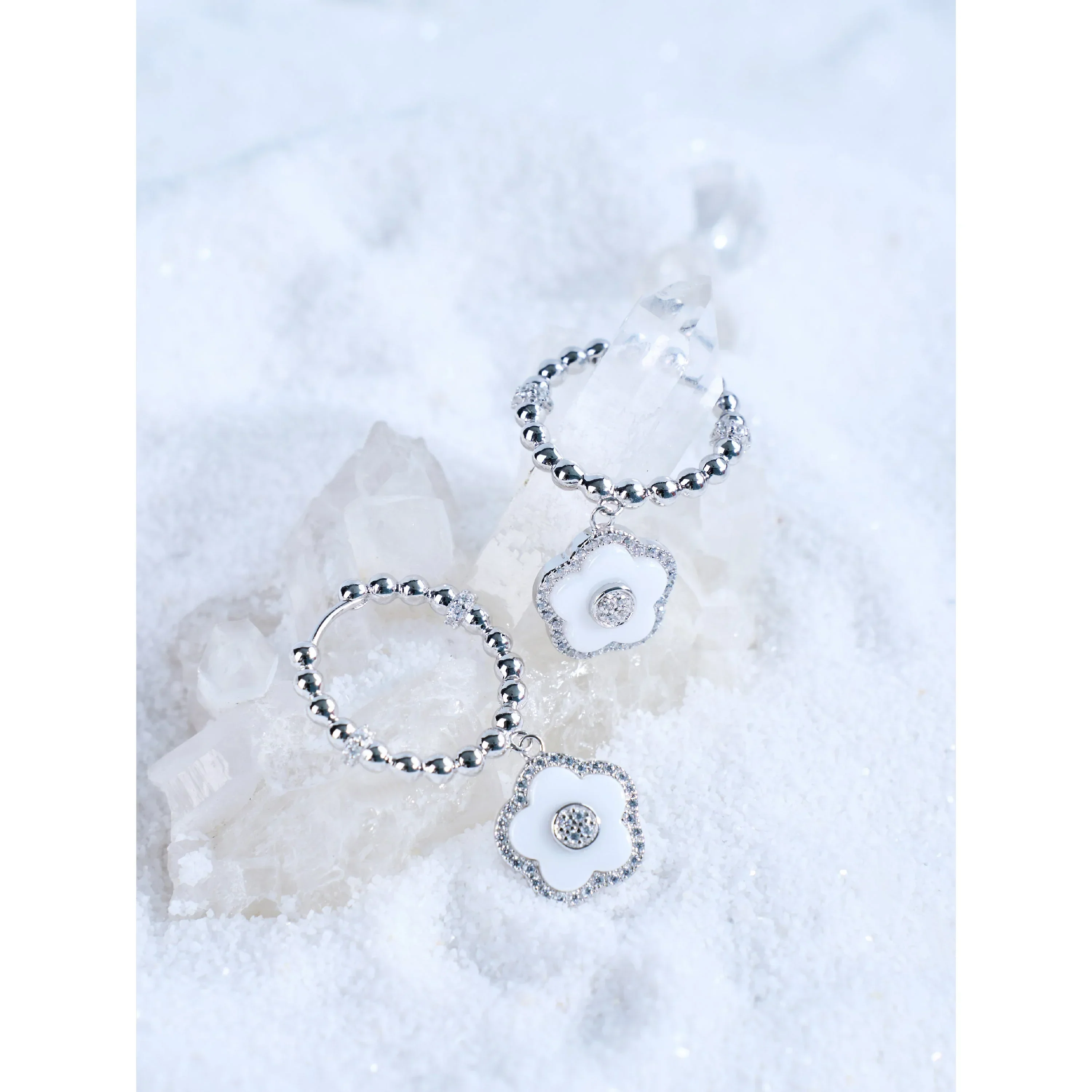 BLACK BY BLUE BRAVE | Classic Flower Earrings Brass 18k Silver Plating & White Ceramic 20+13mm - Image 3